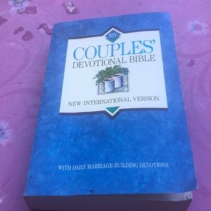 Couple’s Devotional Bible NIV by Zondervan 1984